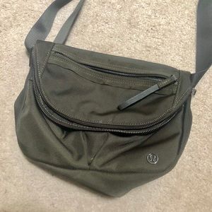 Lululemon Festival Bag II 5L (Dark Olive)
